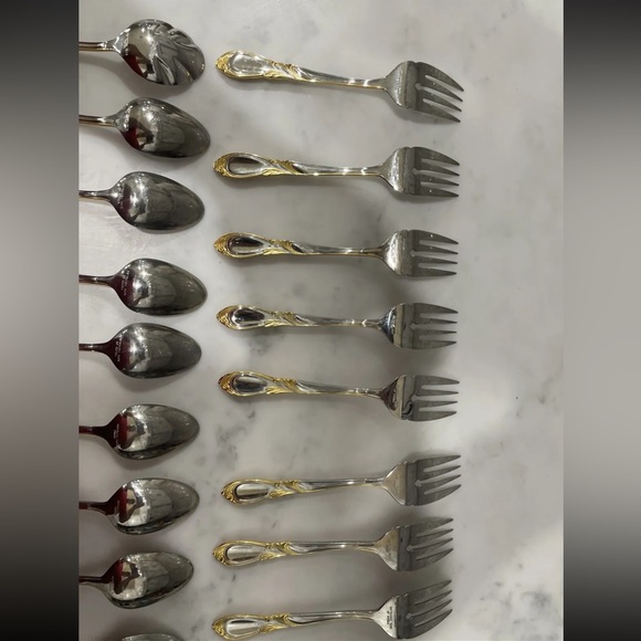 Retroneu STEPHANIE GOLD ACCENT 18/8 Korea Stainless Flatware 30pc Spoon Fork - Picture 11 of 12